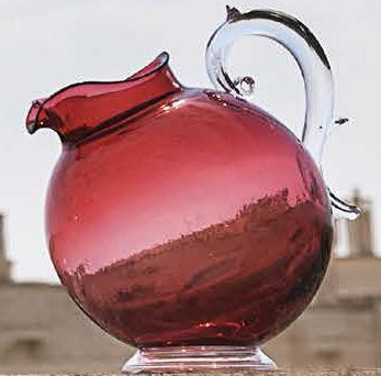 Baci Milano - Aqua kunststof waterkan / karaf 1L - Rood met transparant handvat en voet-0